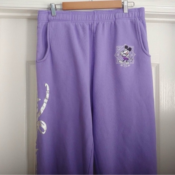 Disney 100 Years of Wonder Fun
Comfy Vacation
Resort Micky Mouse Sweat Pants M - Picture 4 of 10